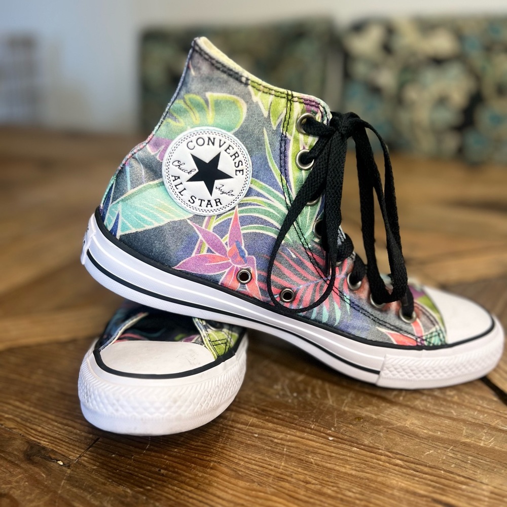 Converse Chuck Taylor Tropical Floral Print Women’s USA Size 8.5 High Tops.